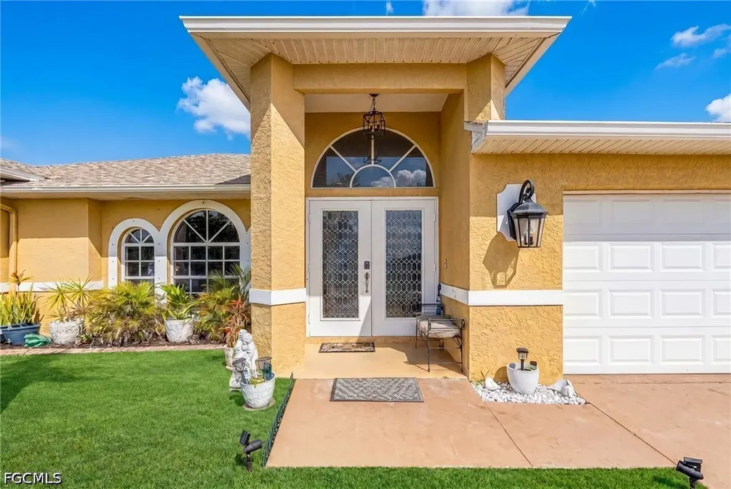 2216 NE 7th Place Cape Coral FL 33909