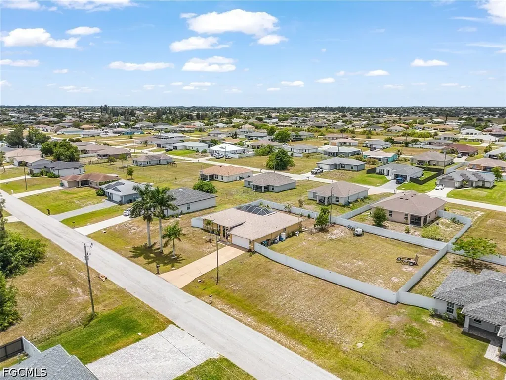 2216 NE 7th Place Cape Coral FL 33909