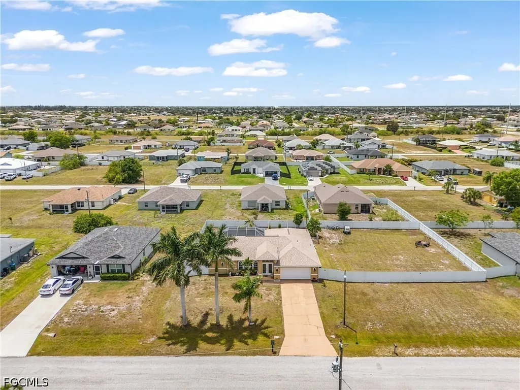 2216 NE 7th Place Cape Coral FL 33909