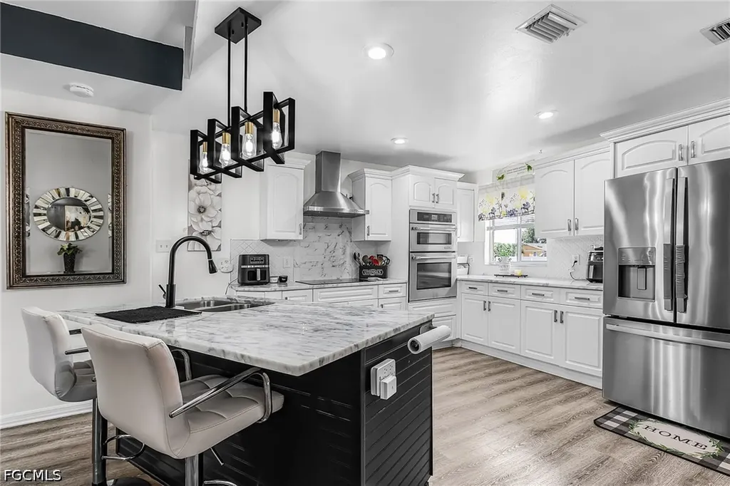 2216 NE 7th Place Cape Coral FL 33909