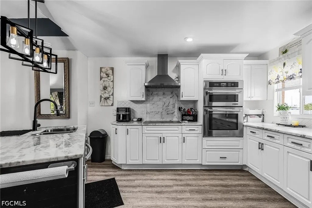 2216 NE 7th Place Cape Coral FL 33909
