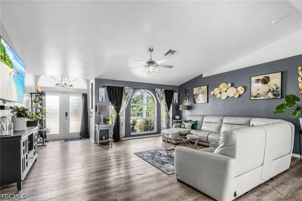 2216 NE 7th Place Cape Coral FL 33909