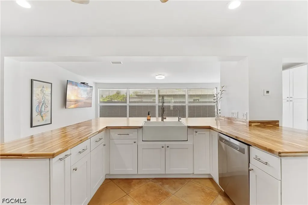 5654 Natoma Drive Fort Myers FL 33919