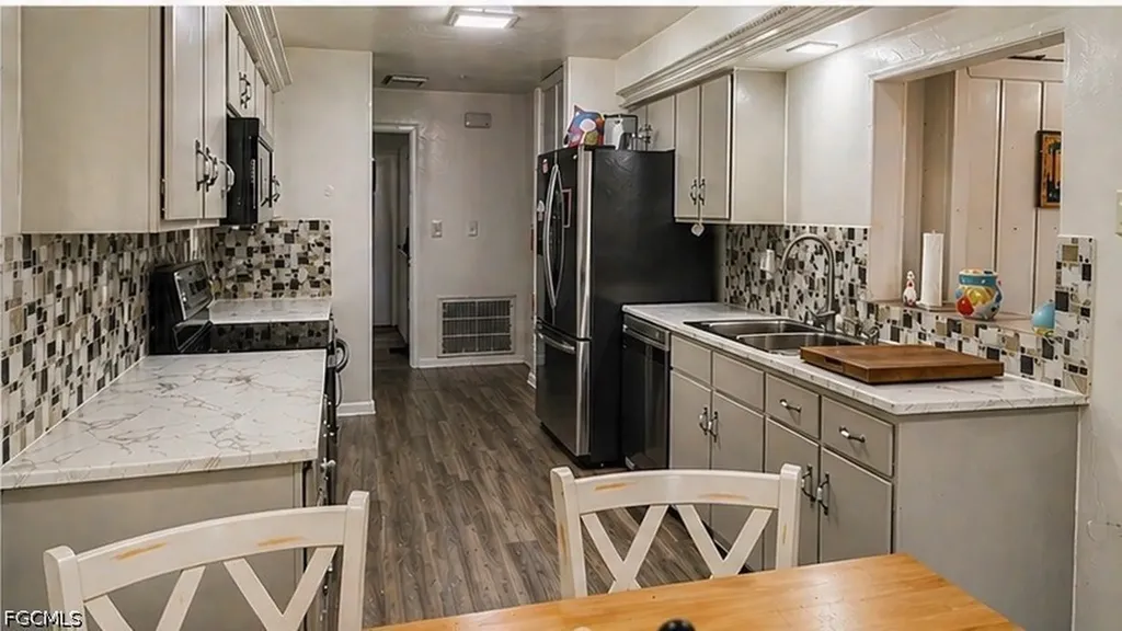 145 SE 32nd Street Cape Coral FL 33904