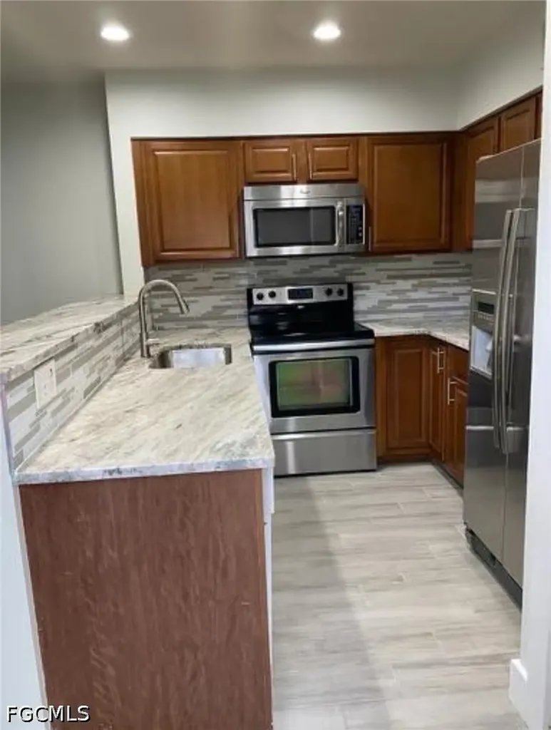 1021 SE 8th Terrace Cape Coral FL 33990