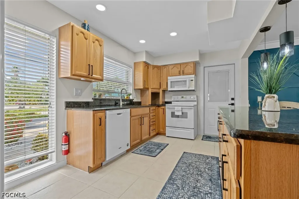 4116 Country Club Boulevard Cape Coral FL 33904