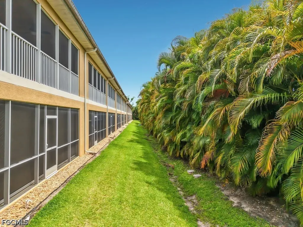 1051 Winding Pines Circle Cape Coral FL 33909