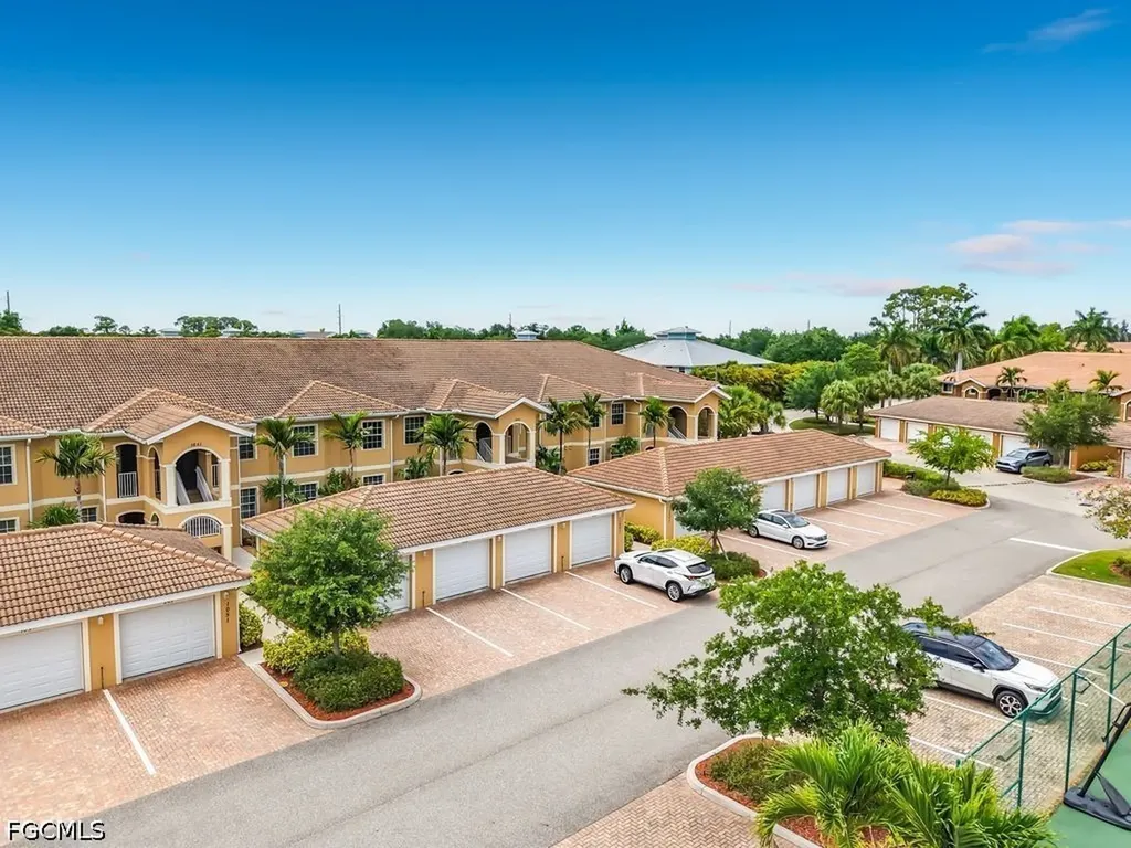 1051 Winding Pines Circle Cape Coral FL 33909