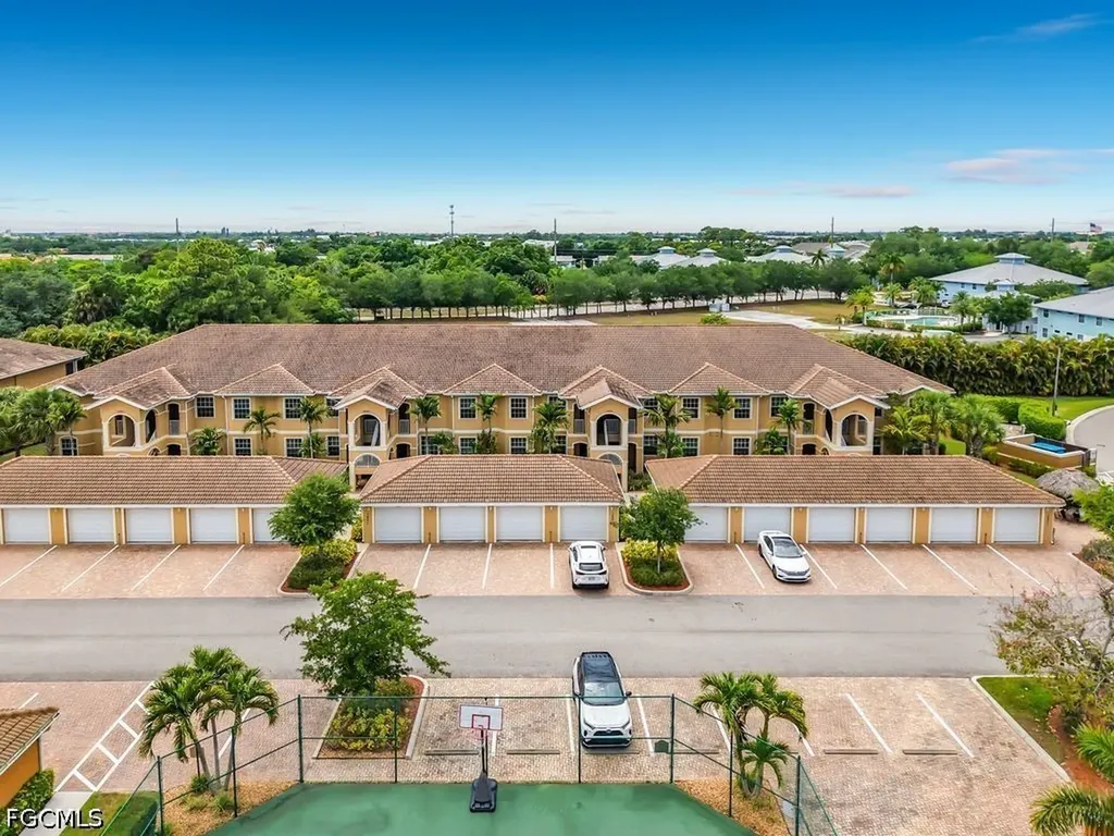 1051 Winding Pines Circle Cape Coral FL 33909