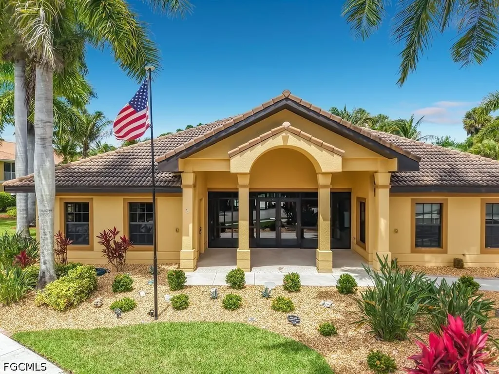 1051 Winding Pines Circle Cape Coral FL 33909