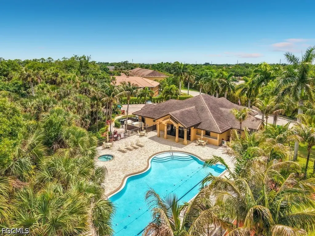 1051 Winding Pines Circle Cape Coral FL 33909