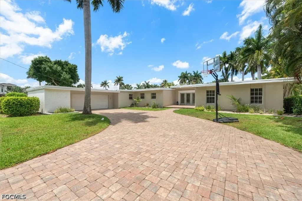 991 Aqua Lane Fort Myers FL 33919