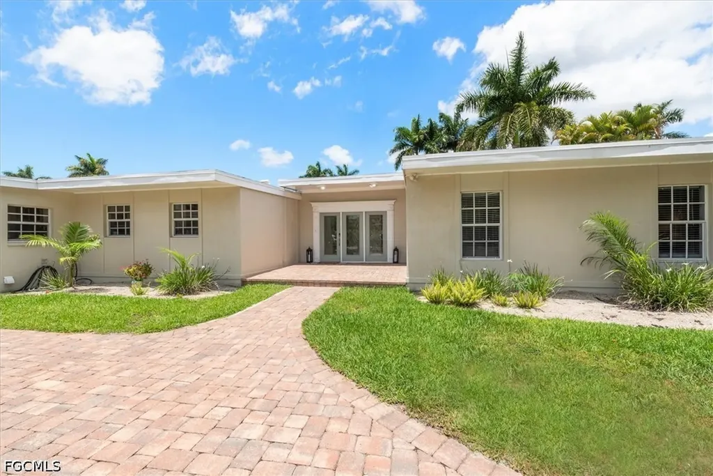991 Aqua Lane Fort Myers FL 33919