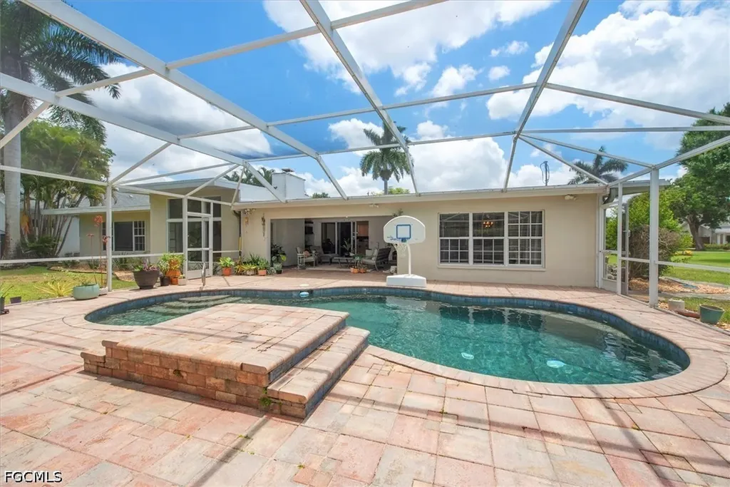 991 Aqua Lane Fort Myers FL 33919