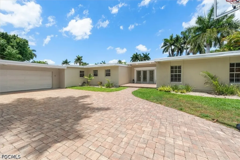 991 Aqua Lane Fort Myers FL 33919