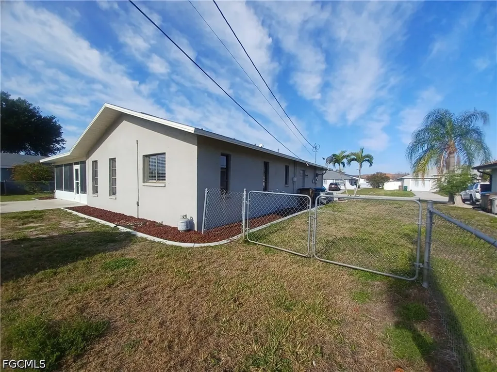 3305 SW 7th Place Cape Coral FL 33914