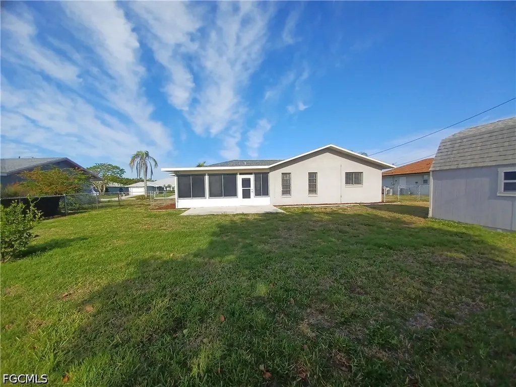 3305 SW 7th Place Cape Coral FL 33914