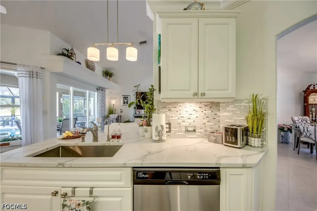 1621 NE 5th Terrace Cape Coral FL 33909