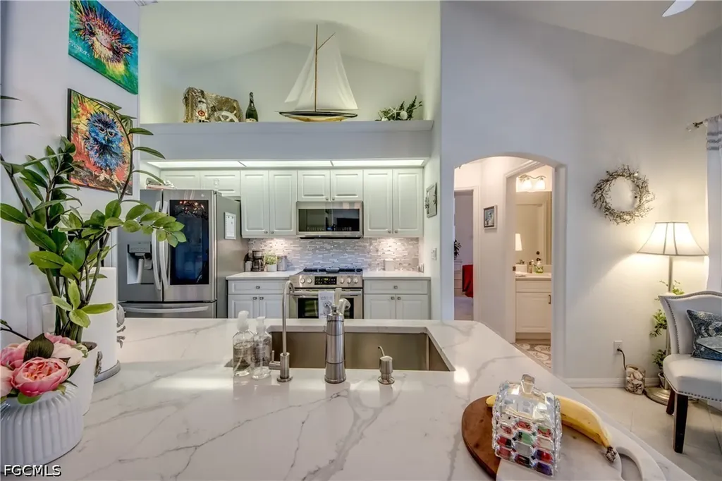 1621 NE 5th Terrace Cape Coral FL 33909