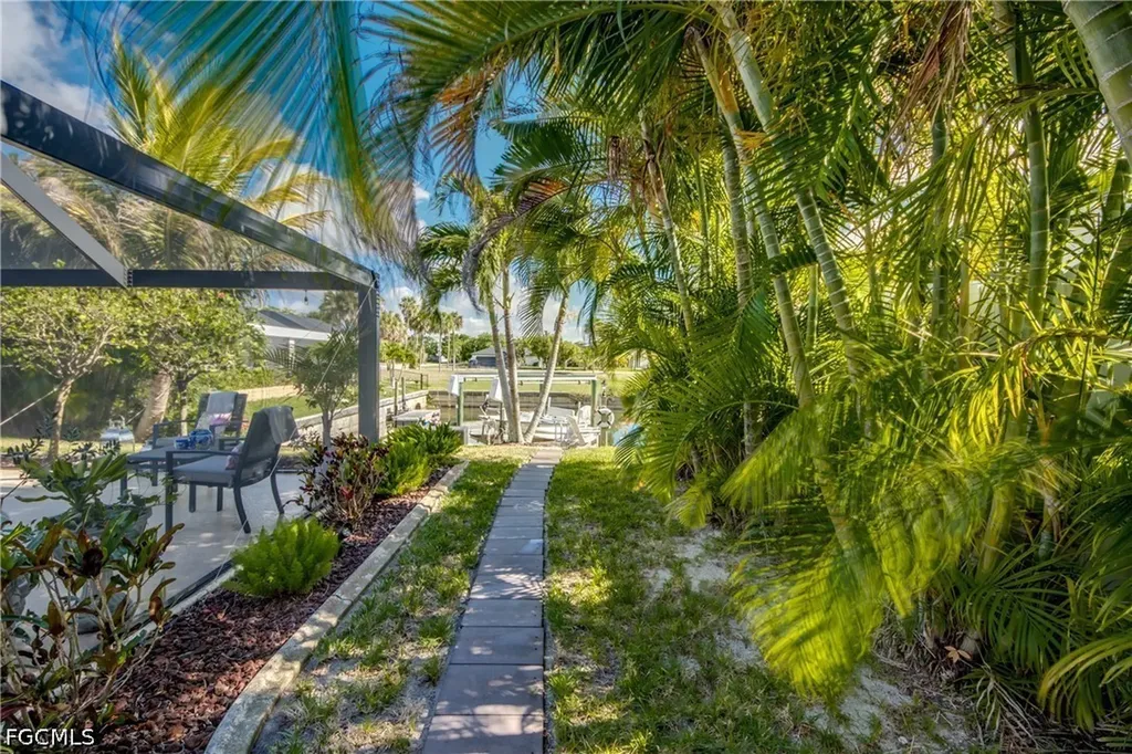 1621 NE 5th Terrace Cape Coral FL 33909