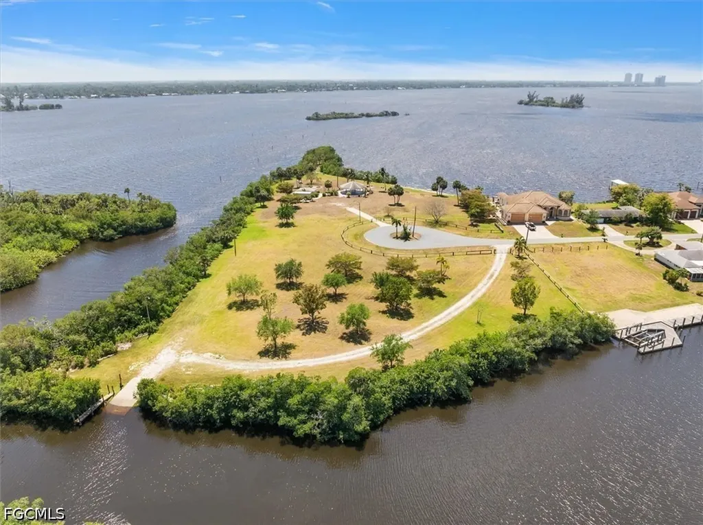 2431 N Westwood Drive North Fort Myers FL 33917