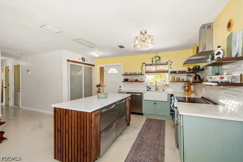 2431 N Westwood Drive North Fort Myers FL 33917