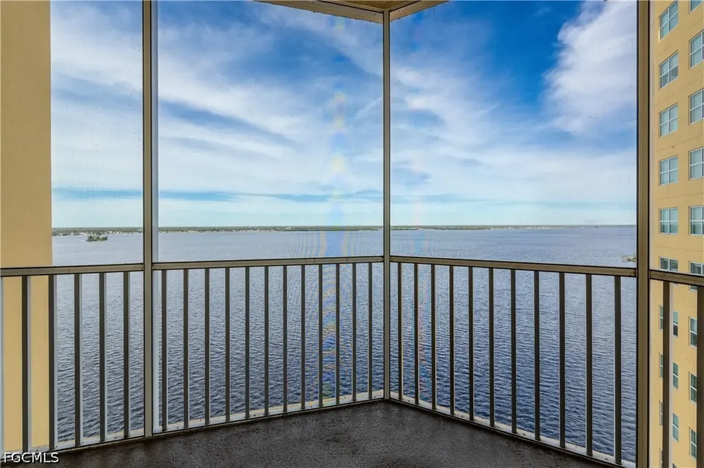 2745 1st Street Fort Myers FL 33916