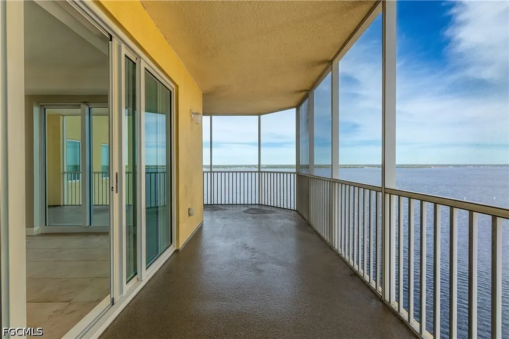 2745 1st Street Fort Myers FL 33916