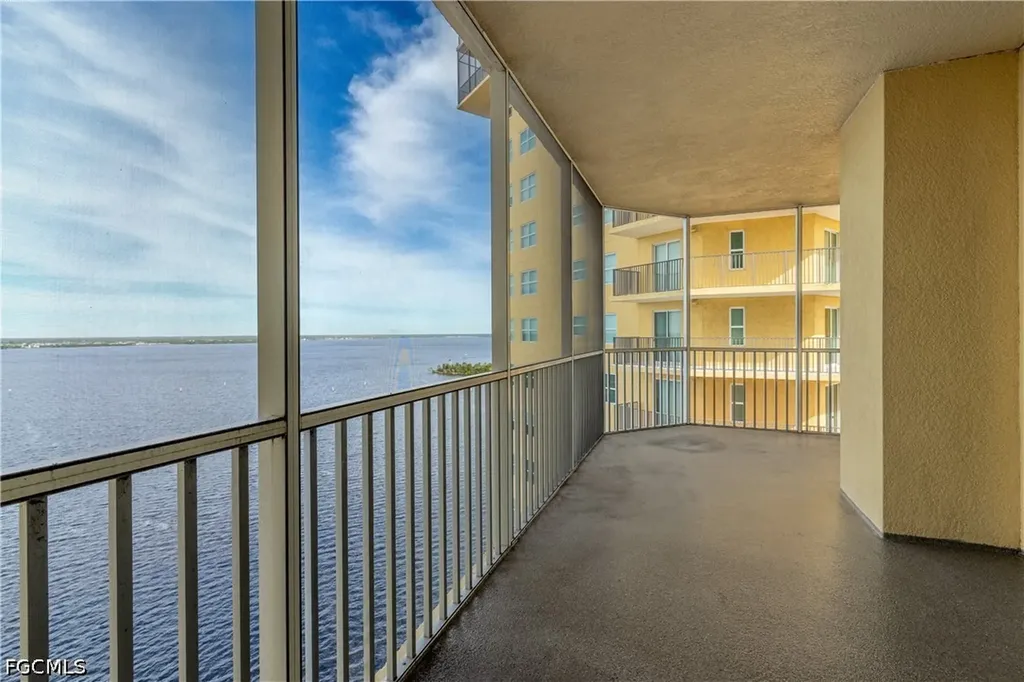 2745 1st Street Fort Myers FL 33916