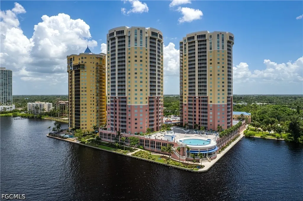 2745 1st Street Fort Myers FL 33916