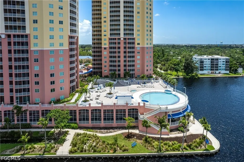 2745 1st Street Fort Myers FL 33916