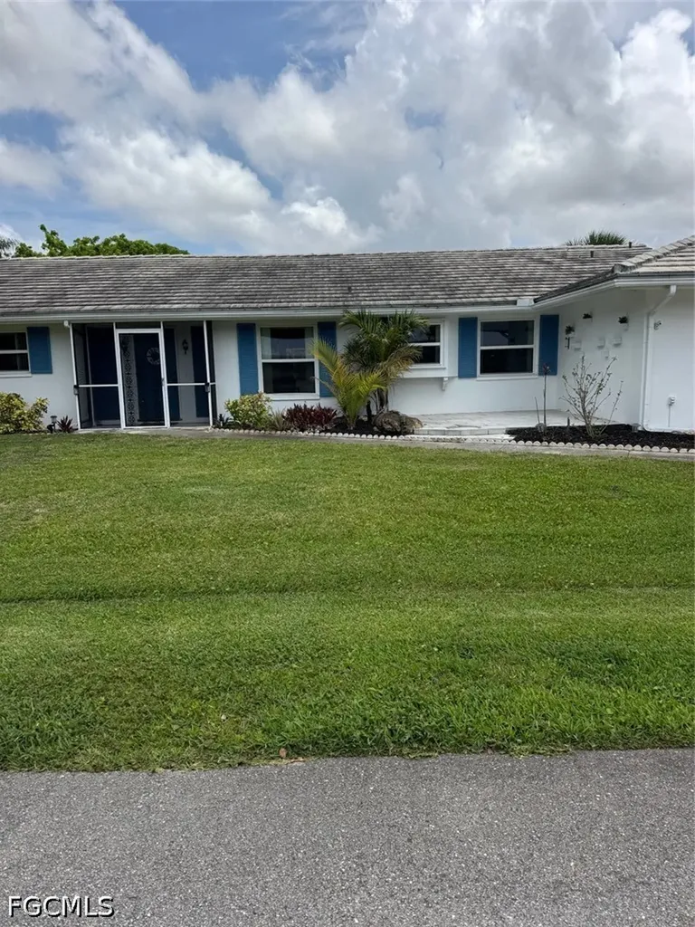 30 Maui Circle Naples FL 34112