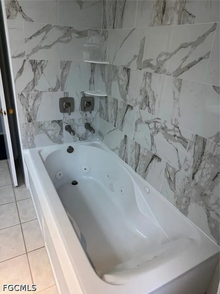 30 Maui Circle Naples FL 34112