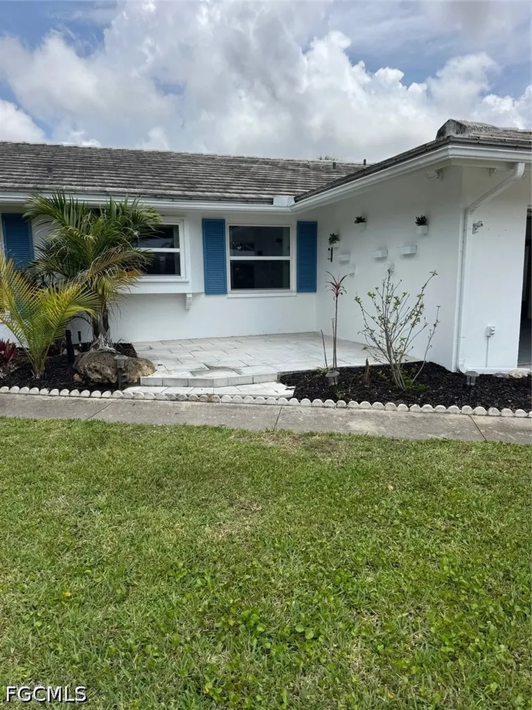 30 Maui Circle Naples FL 34112