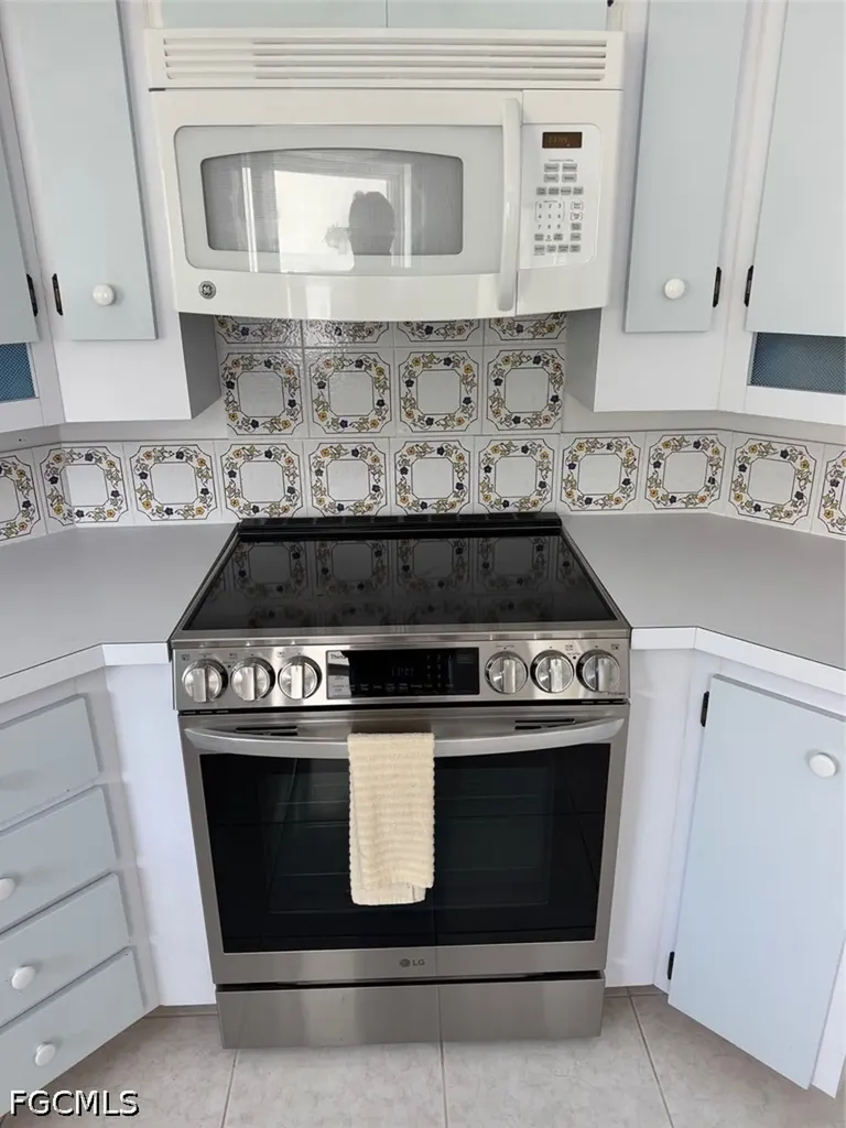 30 Maui Circle Naples FL 34112