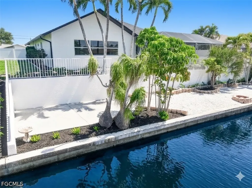 920 E Archer Parkway Cape Coral FL 33904