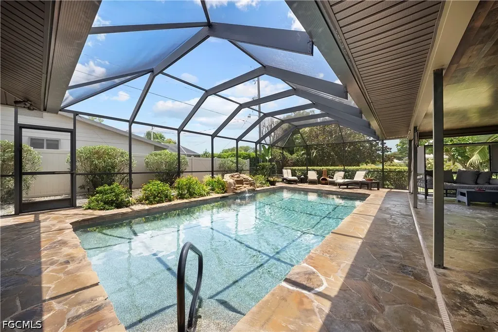 8713 Crest Lane Fort Myers FL 33907