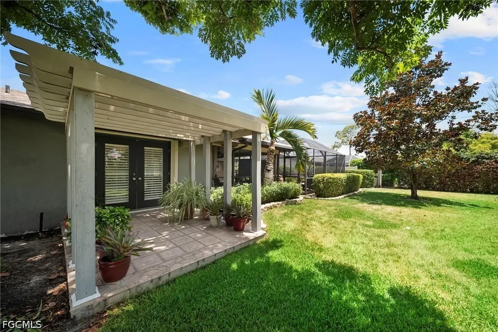 8713 Crest Lane Fort Myers FL 33907
