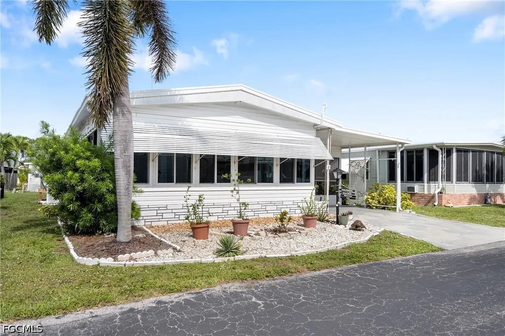 138 Lexington Avenue Fort Myers FL 33908