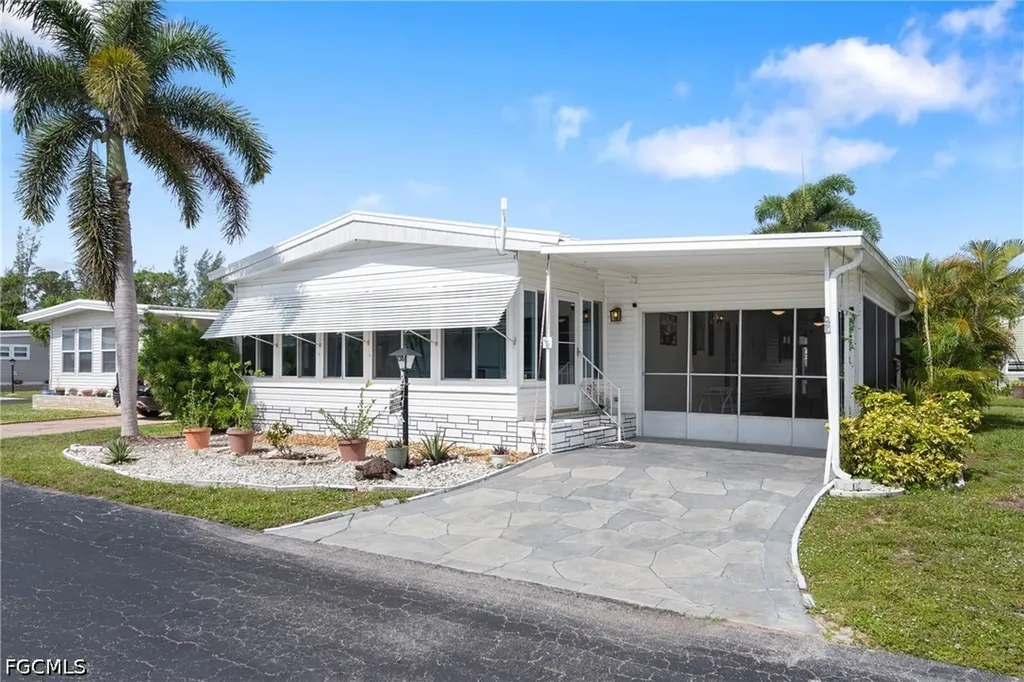 138 Lexington Avenue Fort Myers FL 33908