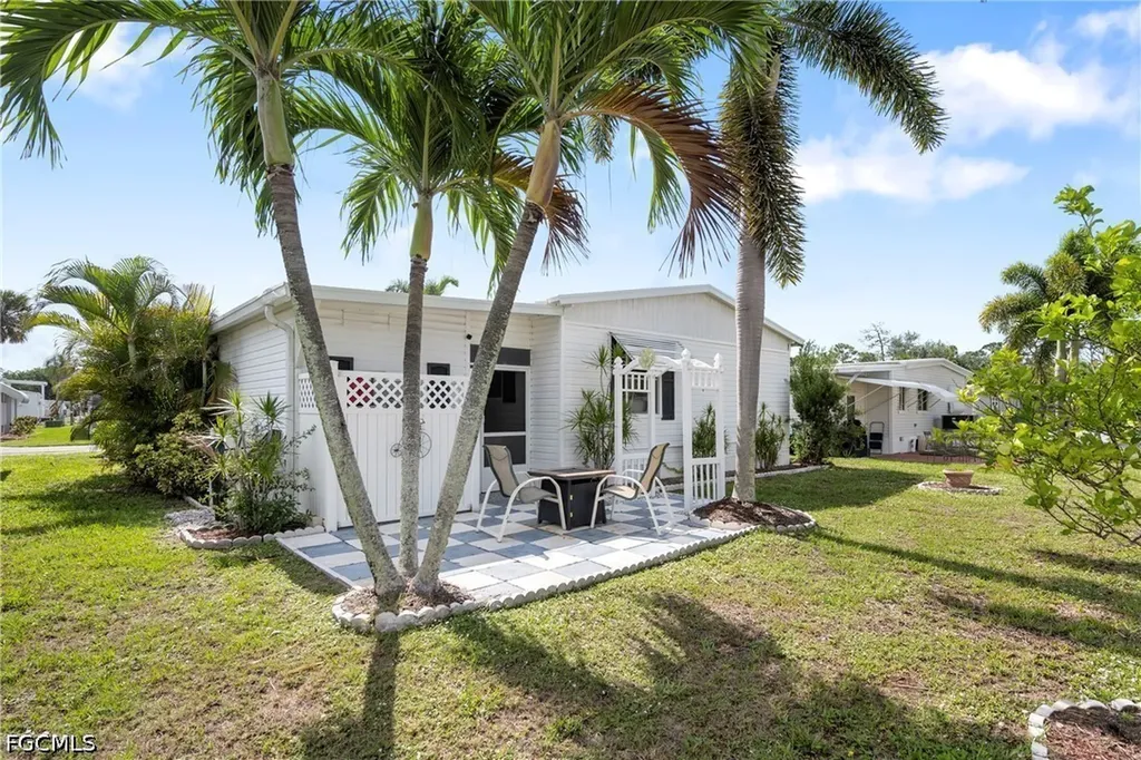 138 Lexington Avenue Fort Myers FL 33908