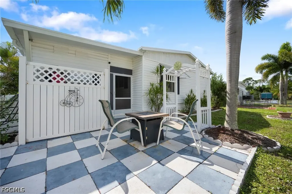 138 Lexington Avenue Fort Myers FL 33908