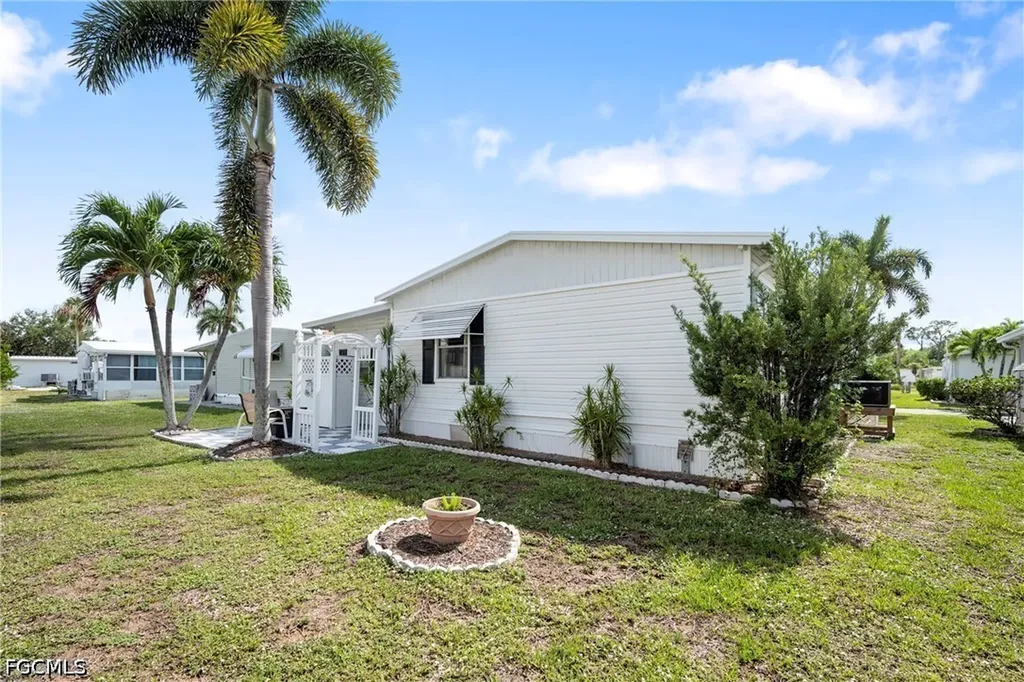 138 Lexington Avenue Fort Myers FL 33908
