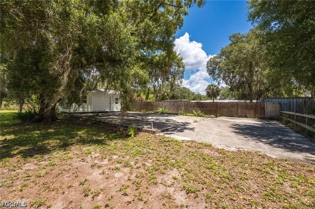 22031 Edwards Drive Alva FL 33920