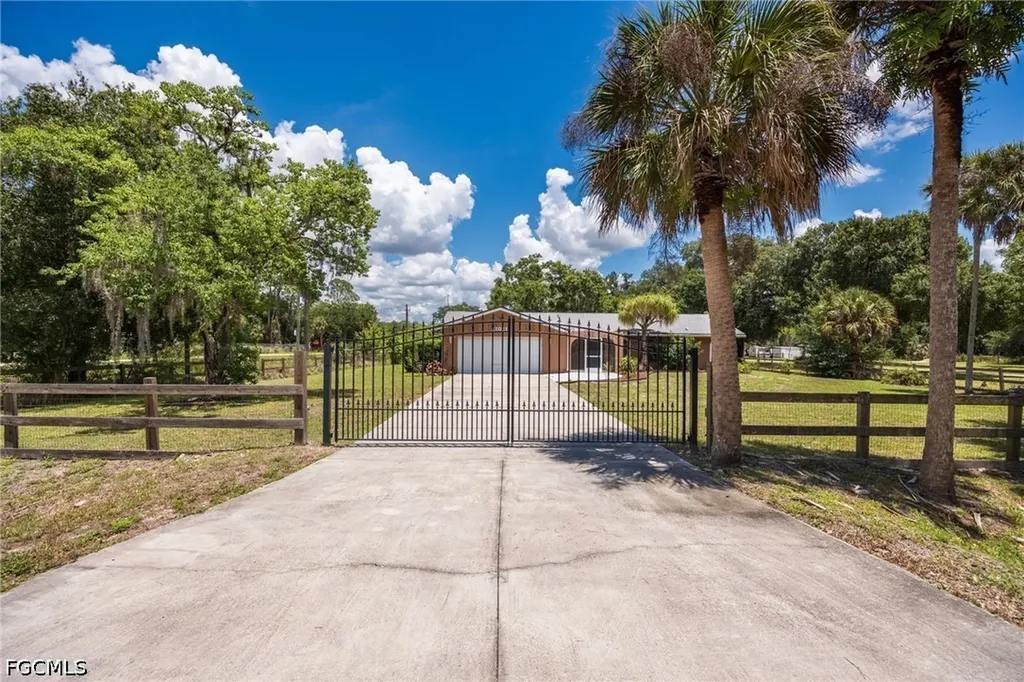 22031 Edwards Drive Alva FL 33920