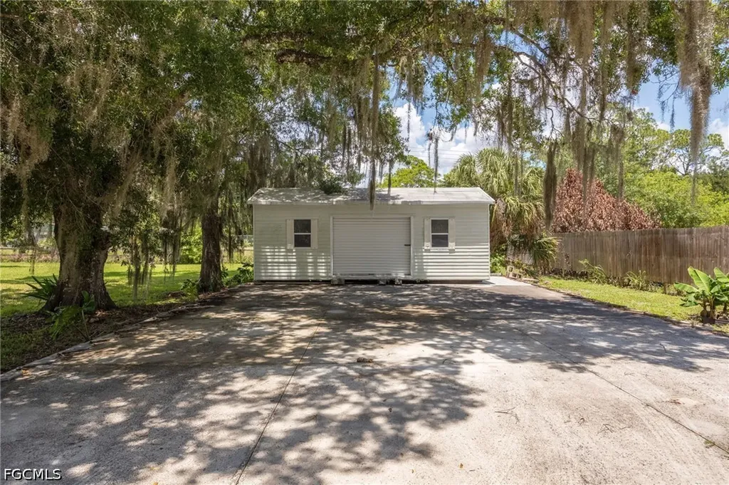 22031 Edwards Drive Alva FL 33920