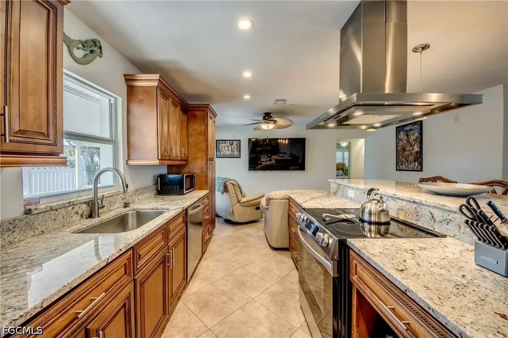 1122 El Dorado Parkway E Cape Coral FL 33904