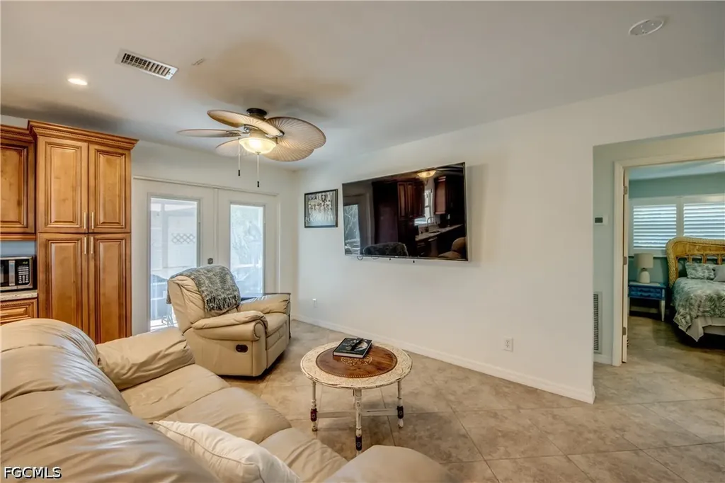 1122 El Dorado Parkway E Cape Coral FL 33904