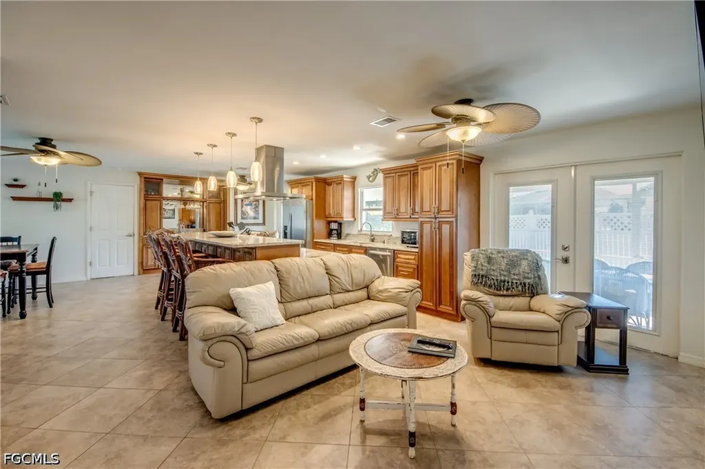 1122 El Dorado Parkway E Cape Coral FL 33904