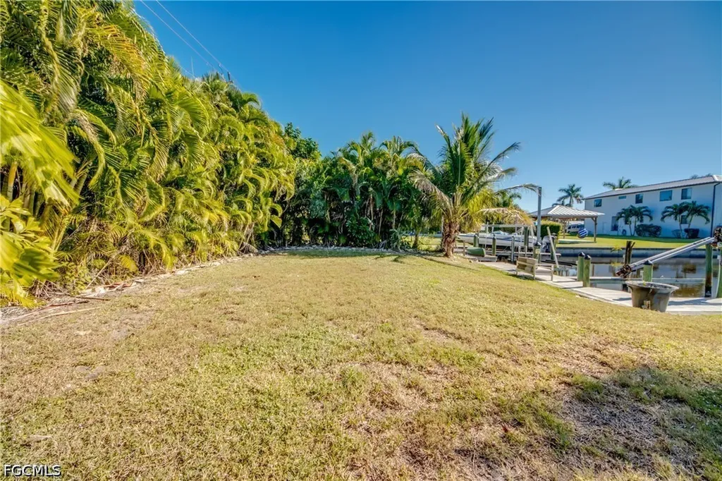 1122 El Dorado Parkway E Cape Coral FL 33904